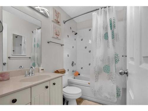 40 Taravista Crescent Ne, Calgary, AB - Indoor Photo Showing Bathroom