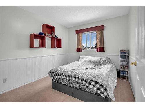 40 Taravista Crescent Ne, Calgary, AB - Indoor Photo Showing Bedroom