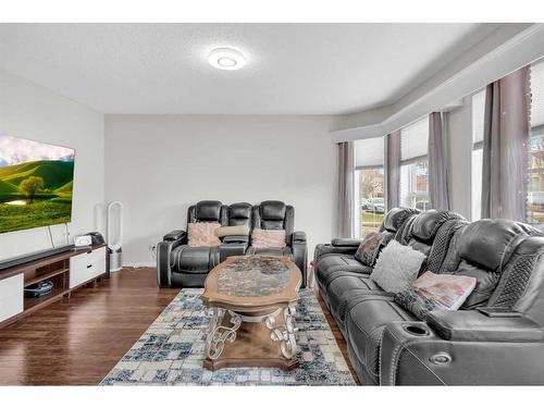 40 Taravista Crescent Ne, Calgary, AB - Indoor Photo Showing Living Room
