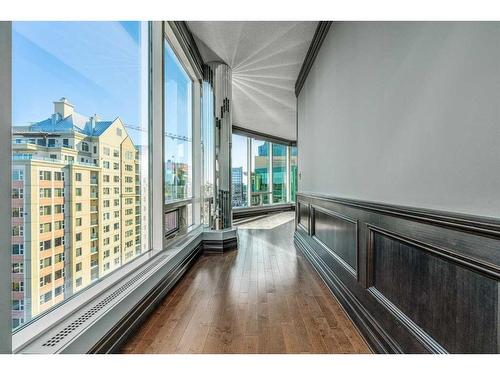 1401-837 2 Avenue Sw, Calgary, AB - Indoor With Fireplace