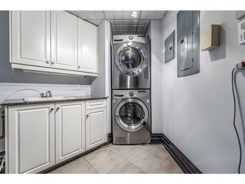 1401-837 2 Avenue Sw, Calgary, AB - Indoor Photo Showing Laundry Room