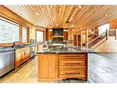 280231 Grand Valley Road, Rural Rocky View County, AB - Indoor Photo Showing Kitchen