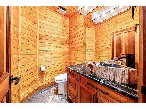 280231 Grand Valley Road, Rural Rocky View County, AB - Indoor Photo Showing Bathroom