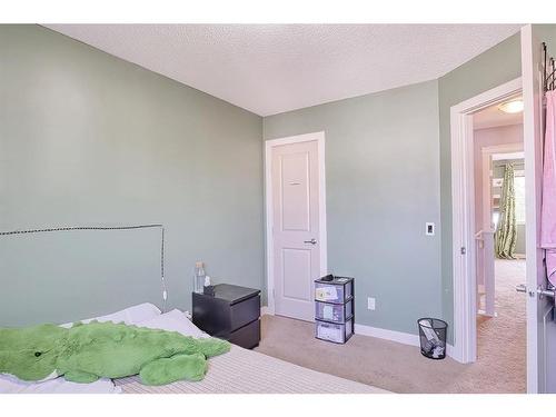 192 Saddlebrook Circle Ne, Calgary, AB - Indoor Photo Showing Bedroom