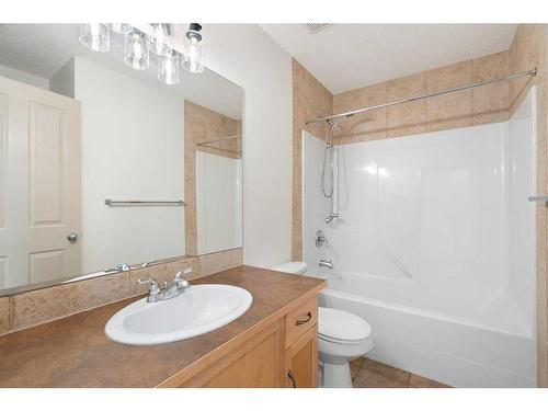 27 Cranfield Circle Se, Calgary, AB - Indoor Photo Showing Bathroom