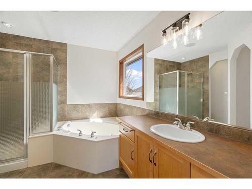 27 Cranfield Circle Se, Calgary, AB - Indoor Photo Showing Bathroom