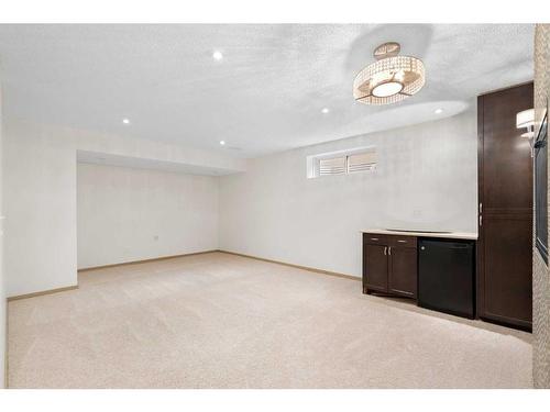 27 Cranfield Circle Se, Calgary, AB - Indoor Photo Showing Other Room