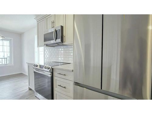 43 Carringwood Manor Nw, Calgary, AB - Indoor Photo Showing Kitchen With Upgraded Kitchen
