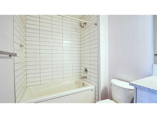 43 Carringwood Manor Nw, Calgary, AB - Indoor Photo Showing Bathroom