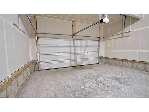 43 Carringwood Manor Nw, Calgary, AB - Indoor Photo Showing Garage