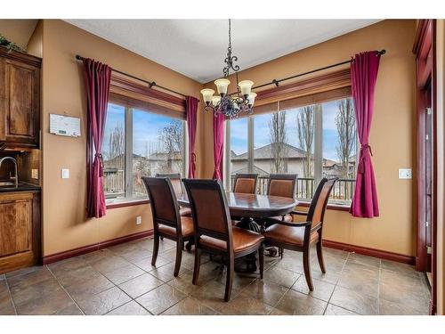 32 Royal Road Nw, Calgary, AB - Indoor Photo Showing Dining Room