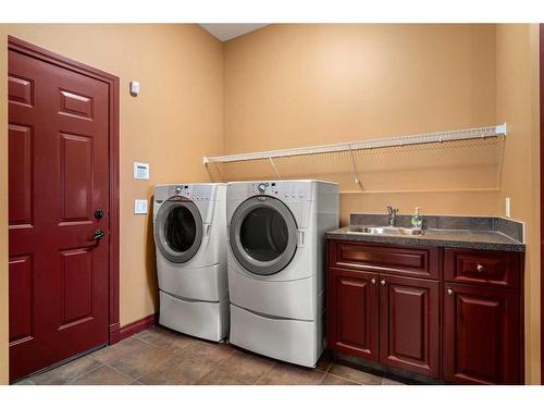 32 Royal Road Nw, Calgary, AB - Indoor Photo Showing Laundry Room