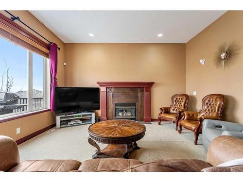 32 Royal Road Nw, Calgary, AB - Indoor Photo Showing Living Room With Fireplace