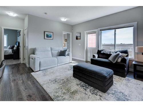 653 Edgefield Gate, Strathmore, AB - Indoor Photo Showing Living Room