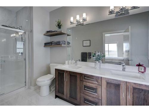653 Edgefield Gate, Strathmore, AB - Indoor Photo Showing Bathroom