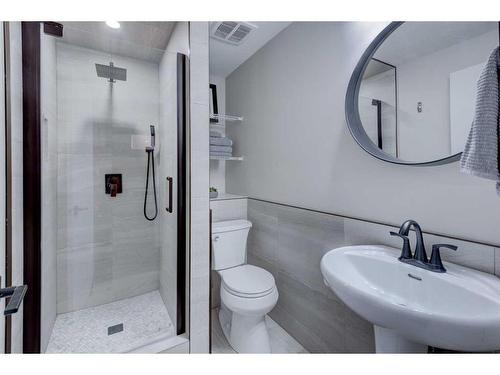 653 Edgefield Gate, Strathmore, AB - Indoor Photo Showing Bathroom