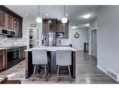 653 Edgefield Gate, Strathmore, AB - Indoor Photo Showing Kitchen With Upgraded Kitchen