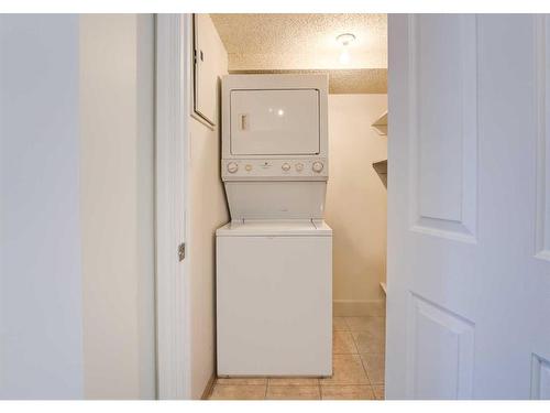 201-1334 14 Avenue Sw, Calgary, AB - Indoor Photo Showing Laundry Room