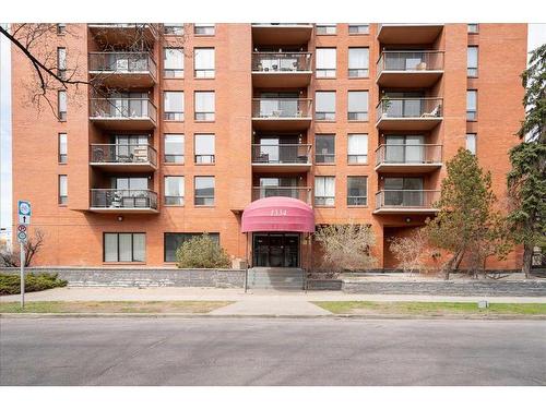 201-1334 14 Avenue Sw, Calgary, AB - Outdoor With Facade