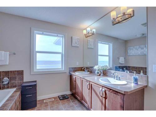 88 Redstone Villas Ne, Calgary, AB - Indoor Photo Showing Bathroom