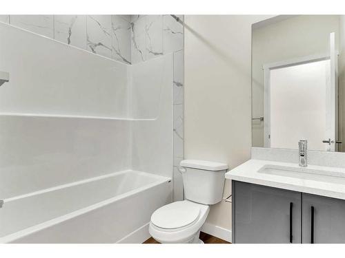 2013 16 Avenue, Didsbury, AB - Indoor Photo Showing Bathroom