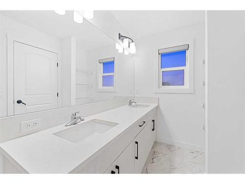 204 Seton Villas Se, Calgary, AB - Indoor Photo Showing Bathroom