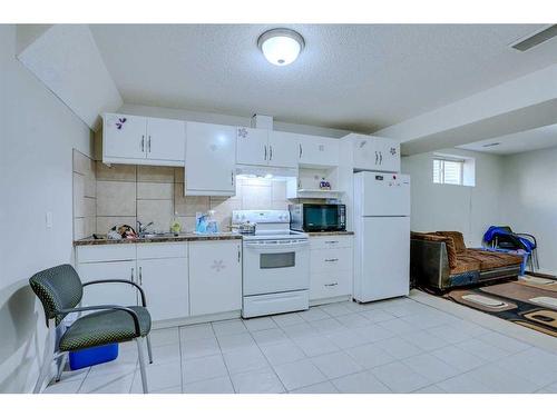 140 Taralake Terrace Ne, Calgary, AB - Indoor Photo Showing Kitchen