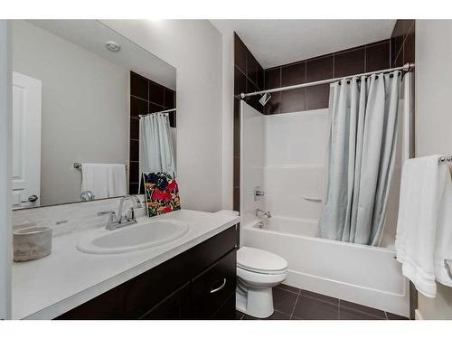 7 Dieppe Drive Sw, Calgary, AB - Indoor Photo Showing Bathroom