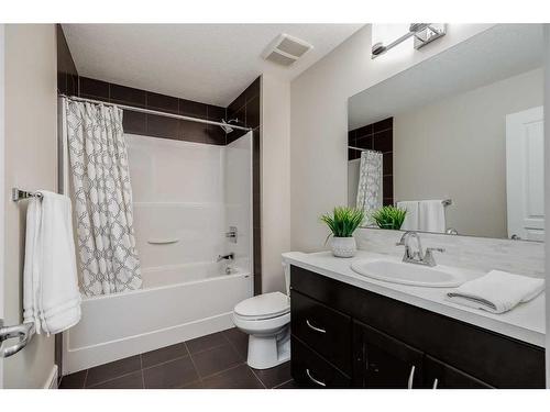 7 Dieppe Drive Sw, Calgary, AB - Indoor Photo Showing Bathroom