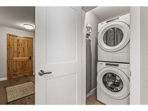 102-905 Spring Creek Drive, Canmore, AB - Indoor Photo Showing Laundry Room