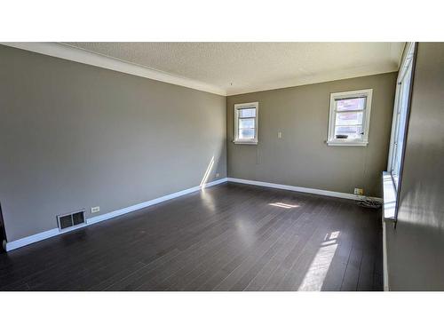 3414 Centre Street North, Calgary, AB - Indoor Photo Showing Other Room