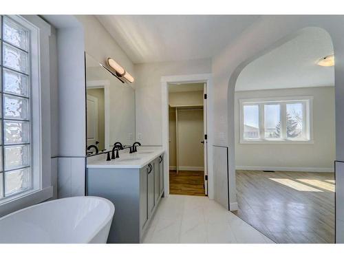108 Tuscany Hills Close Nw, Calgary, AB - Indoor Photo Showing Bathroom