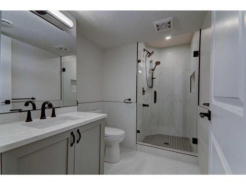 108 Tuscany Hills Close Nw, Calgary, AB - Indoor Photo Showing Bathroom