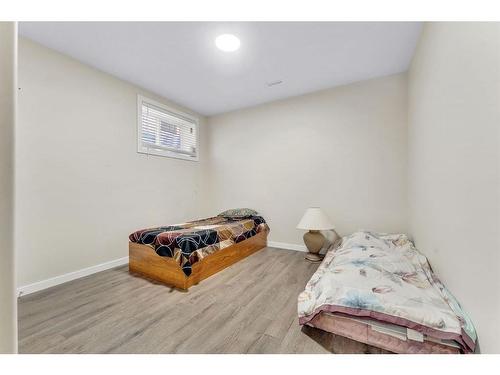 52 Savanna Grove Ne, Calgary, AB - Indoor Photo Showing Bedroom