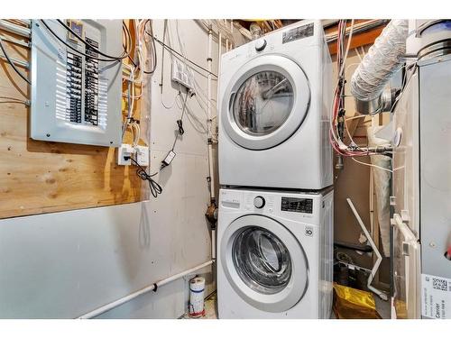 52 Savanna Grove Ne, Calgary, AB - Indoor Photo Showing Laundry Room