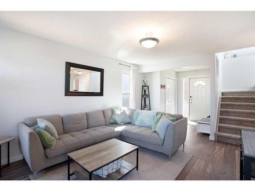 56 Silver Creek Boulevard Nw, Airdrie, AB - Indoor Photo Showing Living Room