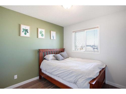 56 Silver Creek Boulevard Nw, Airdrie, AB - Indoor Photo Showing Bedroom