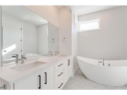 1-630 56 Ave Sw Avenue Sw, Calgary, AB - Indoor Photo Showing Bathroom