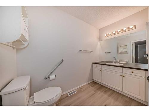 90 Valley Ridge Heights Nw, Calgary, AB - Indoor Photo Showing Bathroom