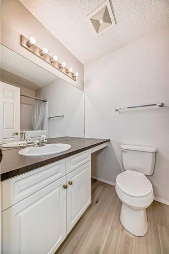 90 Valley Ridge Heights Nw, Calgary, AB - Indoor Photo Showing Bathroom