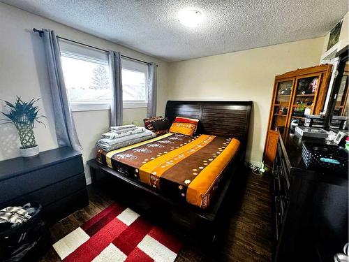 4112 44 Avenue Ne, Calgary, AB - Indoor Photo Showing Bedroom