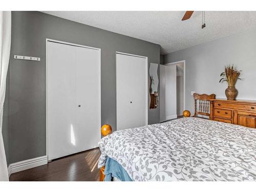 135 Rundlehorn Crescent Ne, Calgary, AB - Indoor Photo Showing Bedroom
