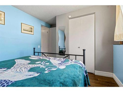 135 Rundlehorn Crescent Ne, Calgary, AB - Indoor Photo Showing Bedroom