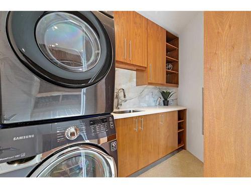 52 45 Street Sw, Calgary, AB - Indoor Photo Showing Laundry Room