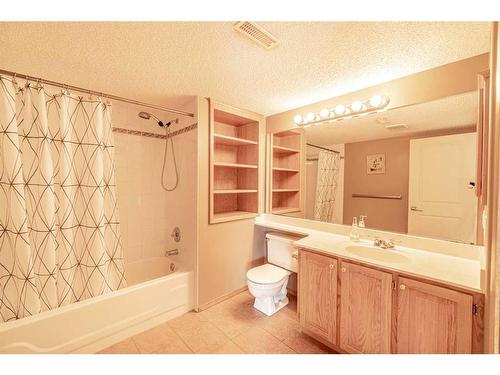 59 Schooner Close Nw, Calgary, AB - Indoor Photo Showing Bathroom