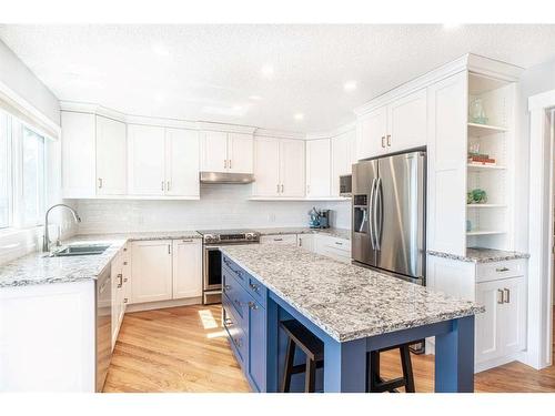 59 Schooner Close Nw, Calgary, AB - Indoor Photo Showing Kitchen With Upgraded Kitchen