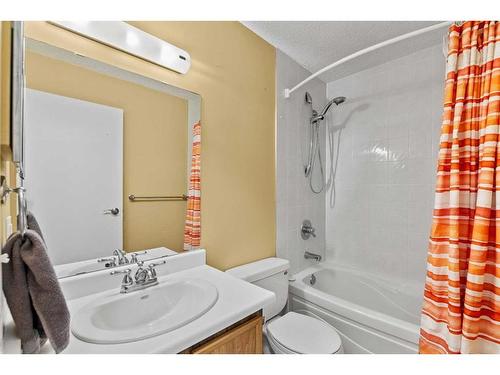 123 Cedar Springs Gardens Sw, Calgary, AB - Indoor Photo Showing Bathroom