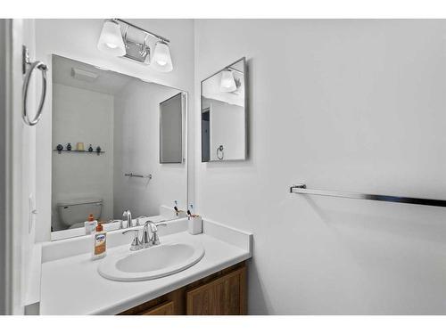 123 Cedar Springs Gardens Sw, Calgary, AB - Indoor Photo Showing Bathroom