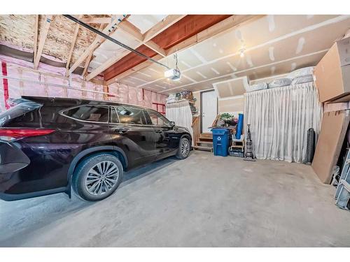 15 Everwoods Green Sw, Calgary, AB - Indoor Photo Showing Garage
