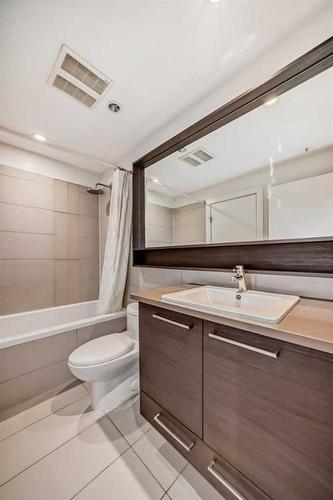 508-38 9 Street Ne, Calgary, AB - Indoor Photo Showing Bathroom